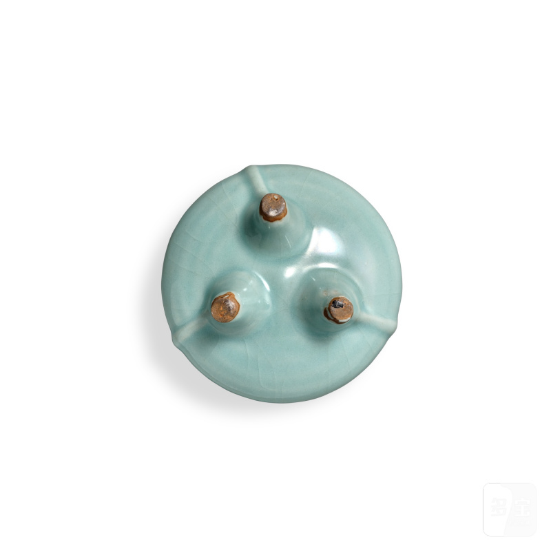 A Longquan celadon-glazed tripod incense burner, Southern Song dynasty | 南宋 龍泉窰青釉鬲式爐 - 图3
